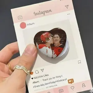 Rozanov & Hollander Retro Heart Phone Grip Set – Heated Rivalry Inspired Hockey Romance Folding Stand, Cute Couple Merch, Kindle Grip