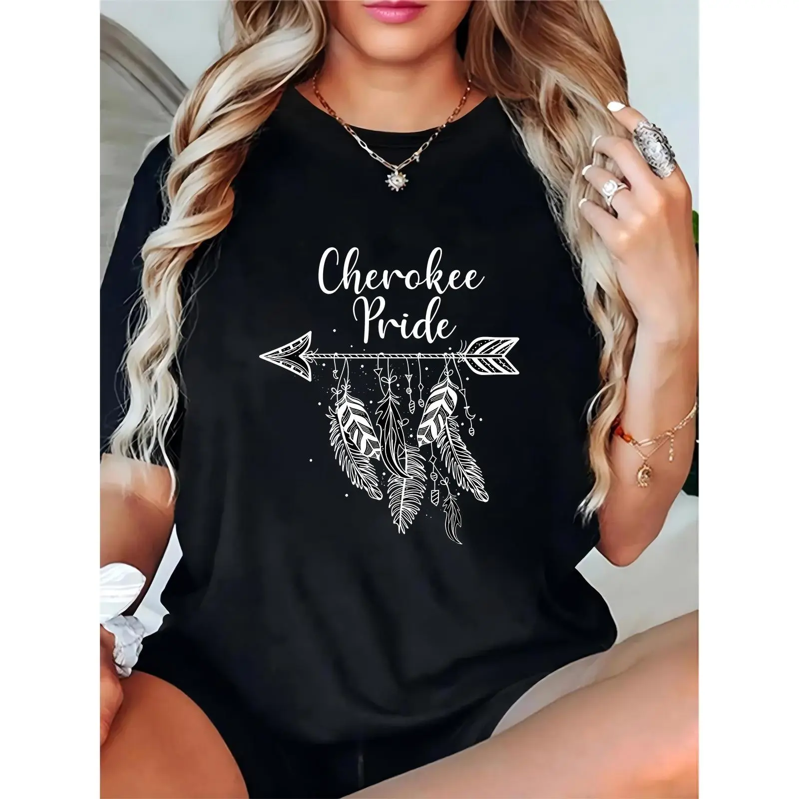 Women's Black Cherokee Pride T-Shirt with Arrow & Feather Graphic, Casual Cultural Pride Tee for Native American Heritage, Daily & Festival Outfit