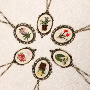 Weekend Stress Relief DIY Project, Beginner Mini Embroidery Kit, Vintage Floral Design with Antique Base & Chain, Creative Art Hobby, Handicraft