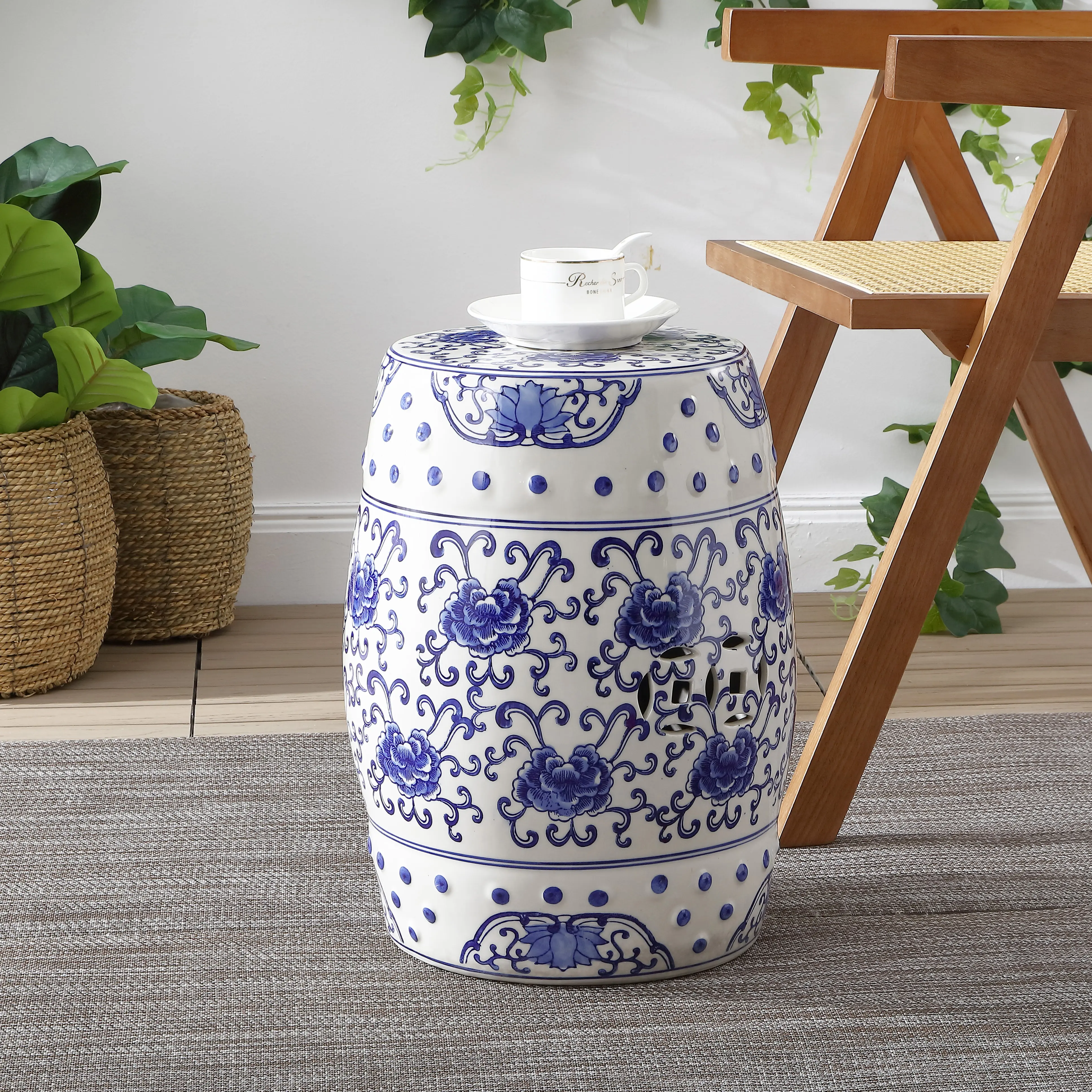 JONATHAN Y Chinoiserie Ceramic Lotus Flower Drum Garden Stool - 17.8" Blue/White Patio Furniture