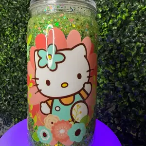 Snow globe cup Hello Kitty 16 oz