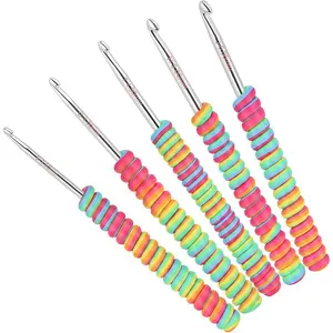 5 Sizes Crochet Hooks for Beginners 3.5mm(E)-6.0mm(J), Gradient Rainbow Ergonomic Grip for Arthritic, Extra Long Aluminum Crochet Needles, Ideal Crocheting Set Gift