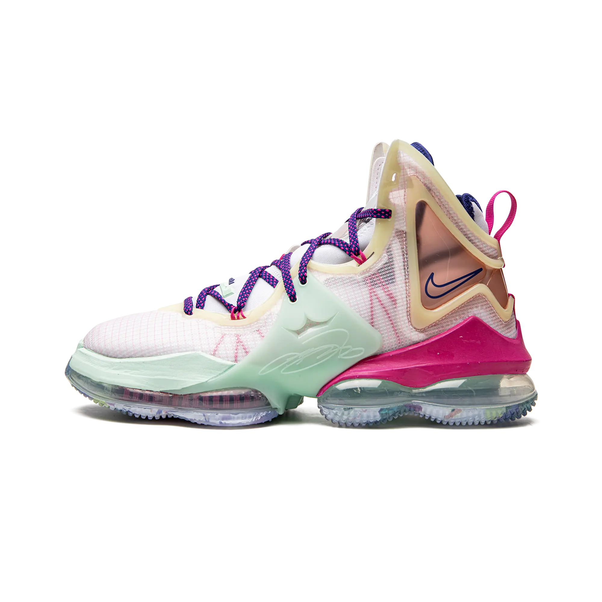LeBron 19 "Valentine's Day" DH8459 900