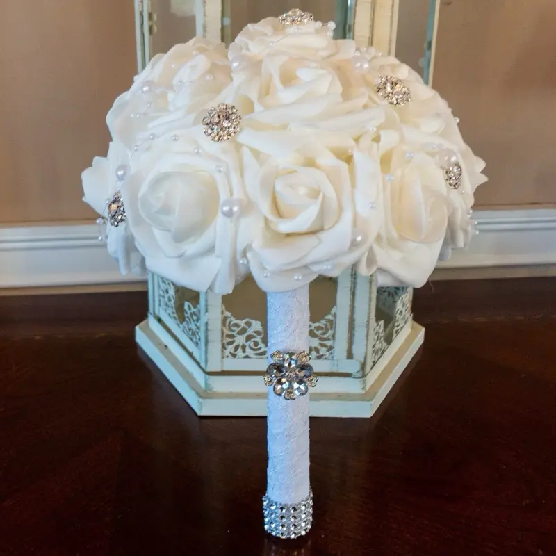 First Communion Bouquet for Girls Pearl & Rhinestone Rose Bouquet Catholic Keepsake Accessory Elegant White Roses with Sparkling Details