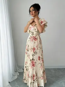 A women's apricot colored fashionable Summer floral rose print pleated long dress, with a gentle print and a flowing pleated skirt suitable for commuting to work, shopping and outdoor activities, indoor and outdoor dressing