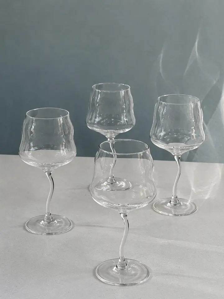 La Tulipe Wine Glasses – Set of 4 Tulip-Shaped Glasses, Unique Stemware for Wine, Cocktails & Entertaining, Housewarming Gift