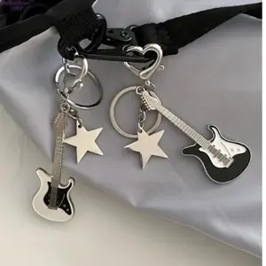 Star & Heart Design Guitar Keychain - Fashionable Accessory for Men, Exquisite Birthday Gift