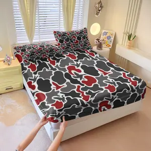 Red-Grey Duck Hunter Camouflage Print Fitted Sheet Set & 2 Pillowcases, Black Gray Red Color Camo Pattern with Flying Duck Silhouette, Anti-Slip Mattress Protector, Street Cool Bedroom Decor, Gift Giving