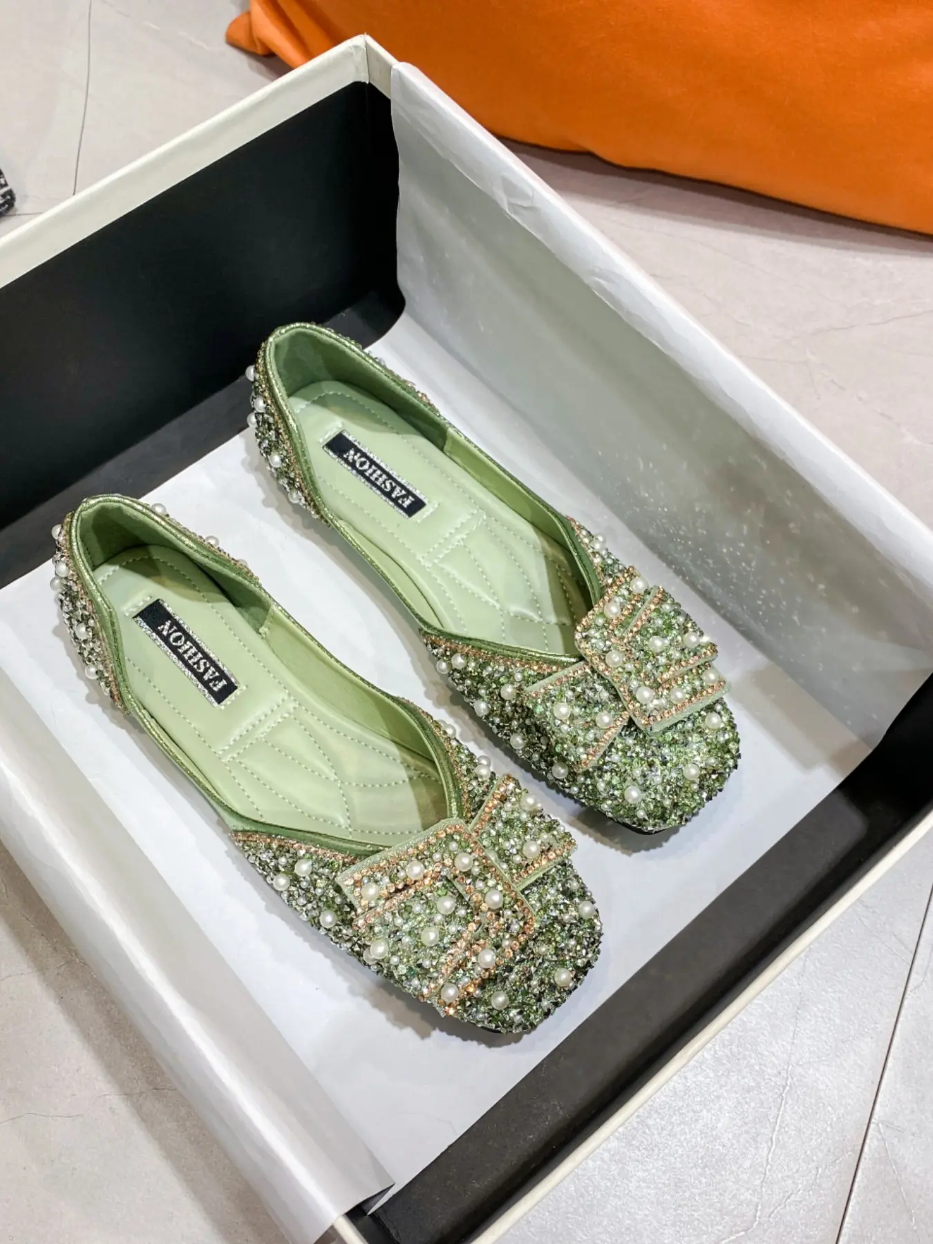 Elegant Women's Rhinestone Pearl Buckle Low Heel Shoes, Soft Sole Casual Flat Shoes, Round Toe Dress Shoes for All Seasons