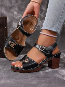 Summer New Retro Thick Sole Sandals, Waterproof Platform Women's Flip Flops, Buckle High Heel Roman Shoes, Comfortable and Stylish-