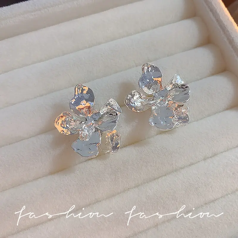 925 silver needle retro metal earrings, women's high-end geometric plain ring ear buckles, versatile and exaggerated commuting earrings 925 silver needle retro metal earrings, women's high-end geometric plain ring ear buckles, versatile and exaggerated commuting earrings