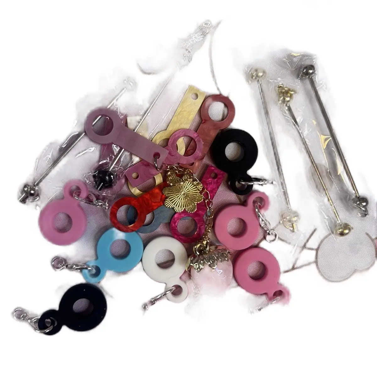 Straw Charms - Assorted Colors, Simple Design, Ideal for Home Decor and Personalization on live stream