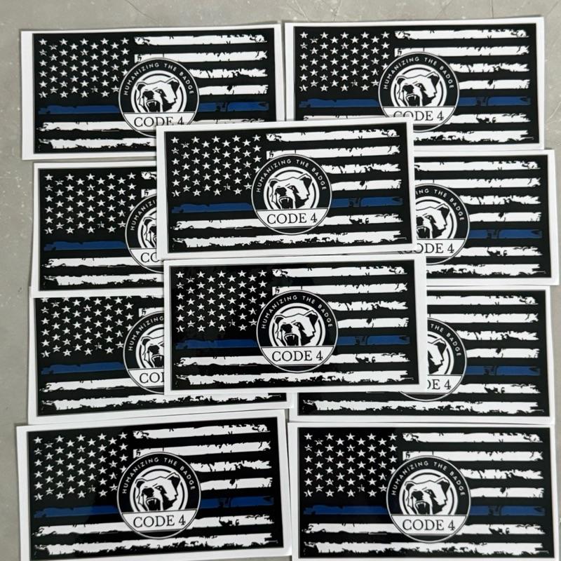 5 Piece Thin Blue Line Flag Código 4 – Humanizing the Badge | Set de 5 Calcomanías Línea Azul para Auto y Hogar