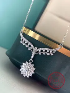 S925 Sterling Silver Synthetic Moissanite Decorated Necklace, Sunflower Design Cuban Chain Pendant Necklace for Women for Gift, Fashion Jewelry Accessories for Wedding Party