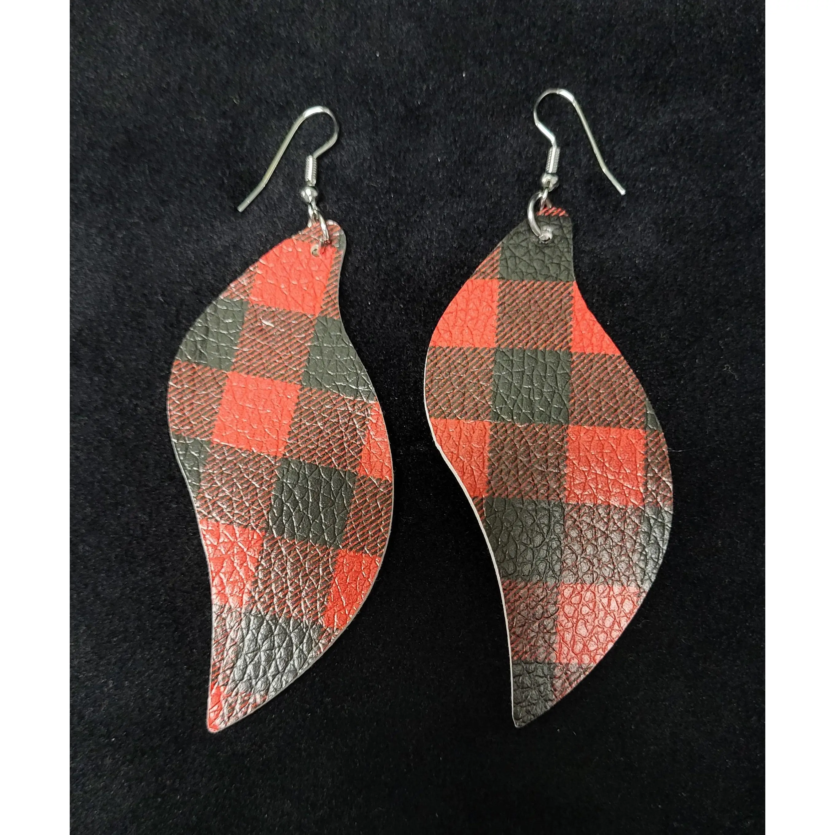 LIGHTWEIGHT RED AND BLACK BUFFALO PLAID LEAF LEATHER EARRINGS