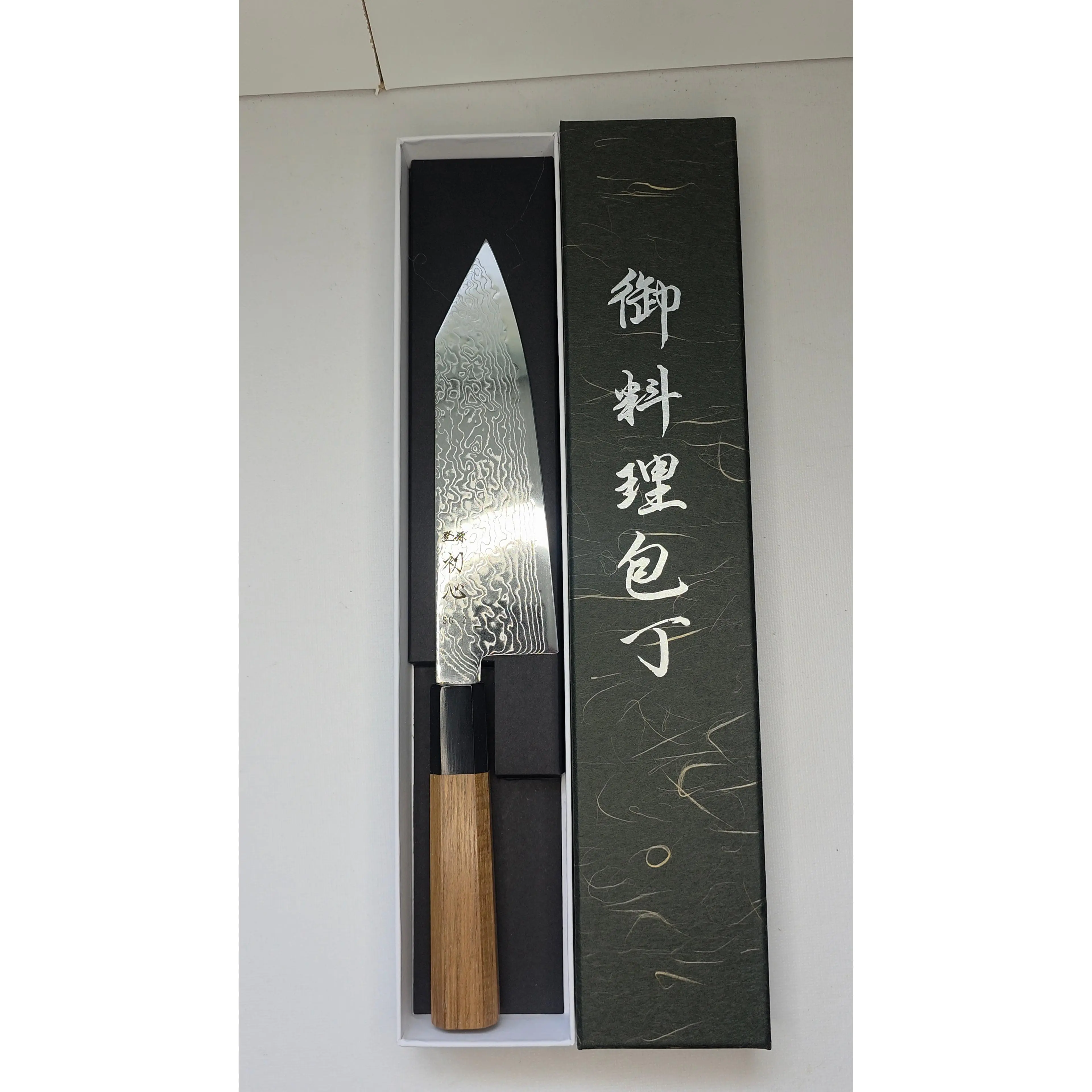 Hatsukokoro Ryuhyo SG2 Damascus Migaki Kiritsuke Bunka 180mm – Teak Handle