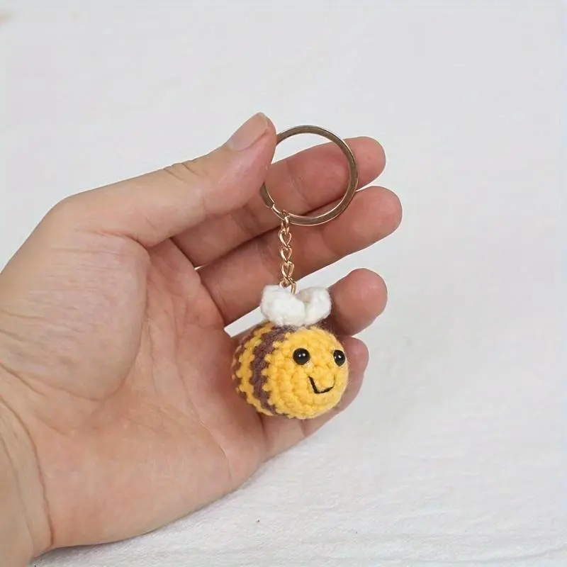 2pcs Handmade Crochet Bee Keychain, Yarn Knitted Insect Pendant, Creative Cute Animal Charm - Perfect Gift for Friends, Parents, Couples