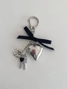 Silver Heart Bow Keychain, Style, Gift for Friends and Lovers, Bag Decoration, Car Key Accessory, Women's Fashion
