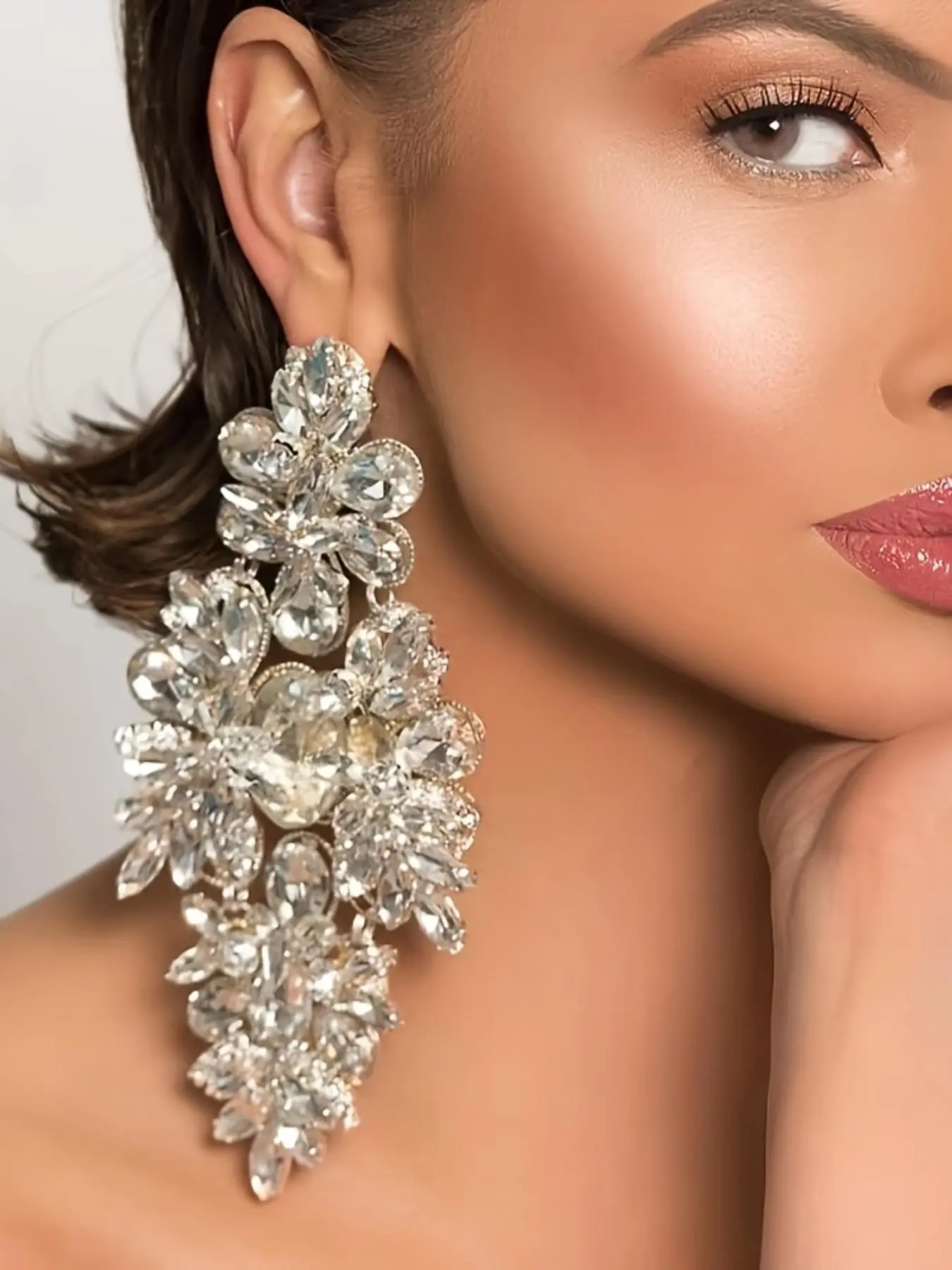 Stylish Geometric Rhinestone Decorated Bling Earrings with Dazzling Shine, Elegant Fashion Accessories for a Luxurious Look, High-Quality Statement Jewelry, Bling Stylish Accessory