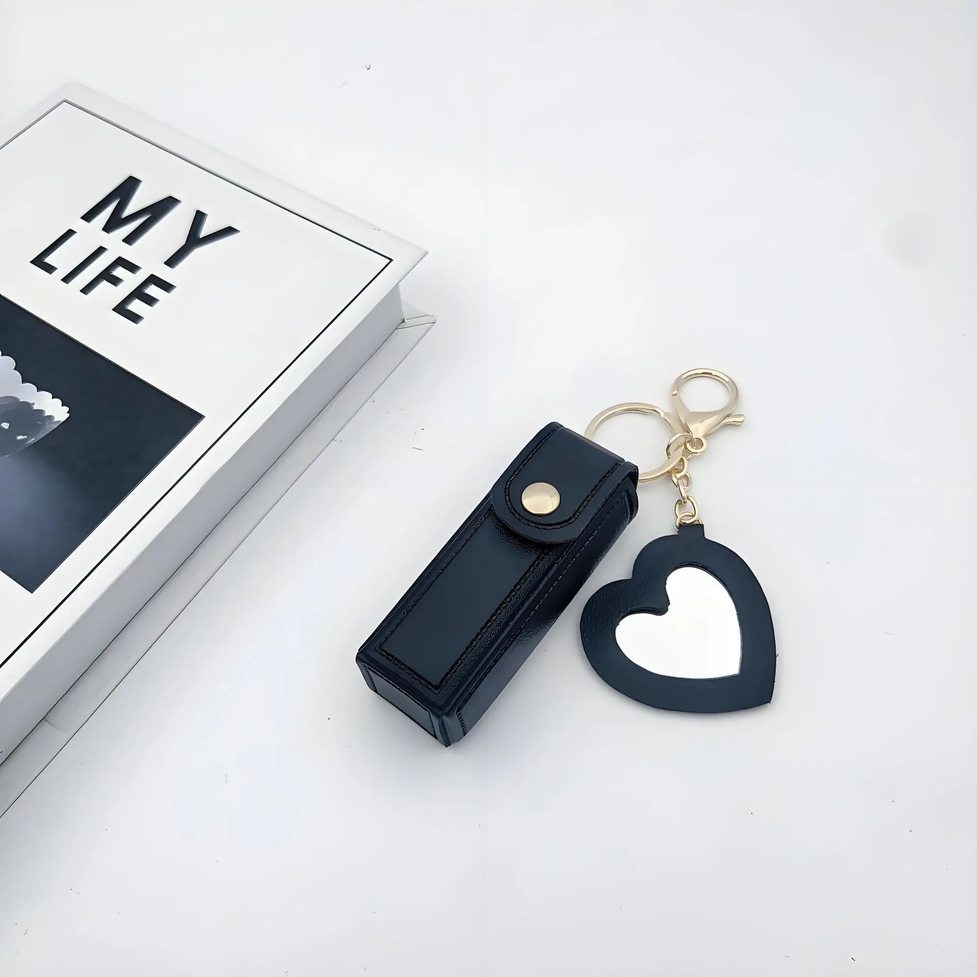 Portable Compact Lip Balm Case Heart Mirror Lipstick Protector Leather Cover Cute Simple Keychain, 1 Piece, Essential Accessory, Leather Material, Lip Balm Protection, Keychain Attachment, Keychain Accessories, Keychain Kawaii, Keychain For Purse