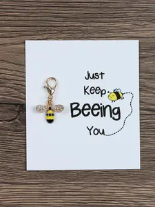 1pc Little Bee Keychain, Schoolbag Key Accessory, Keychain For Bags, With Beeing Card, Charming Bee Card Hug, Greeting Card Small Gift, Suitable For Small Gifts For Anyone, Fashionable Alloy Keychain