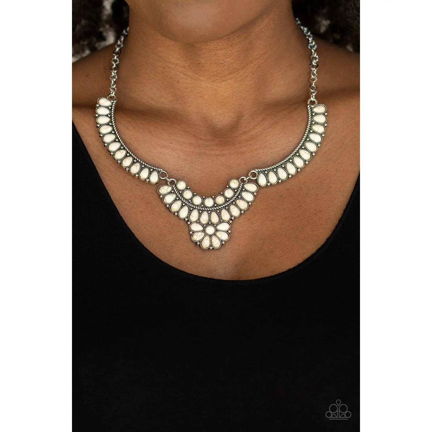 Omega Oasis - Necklace White
