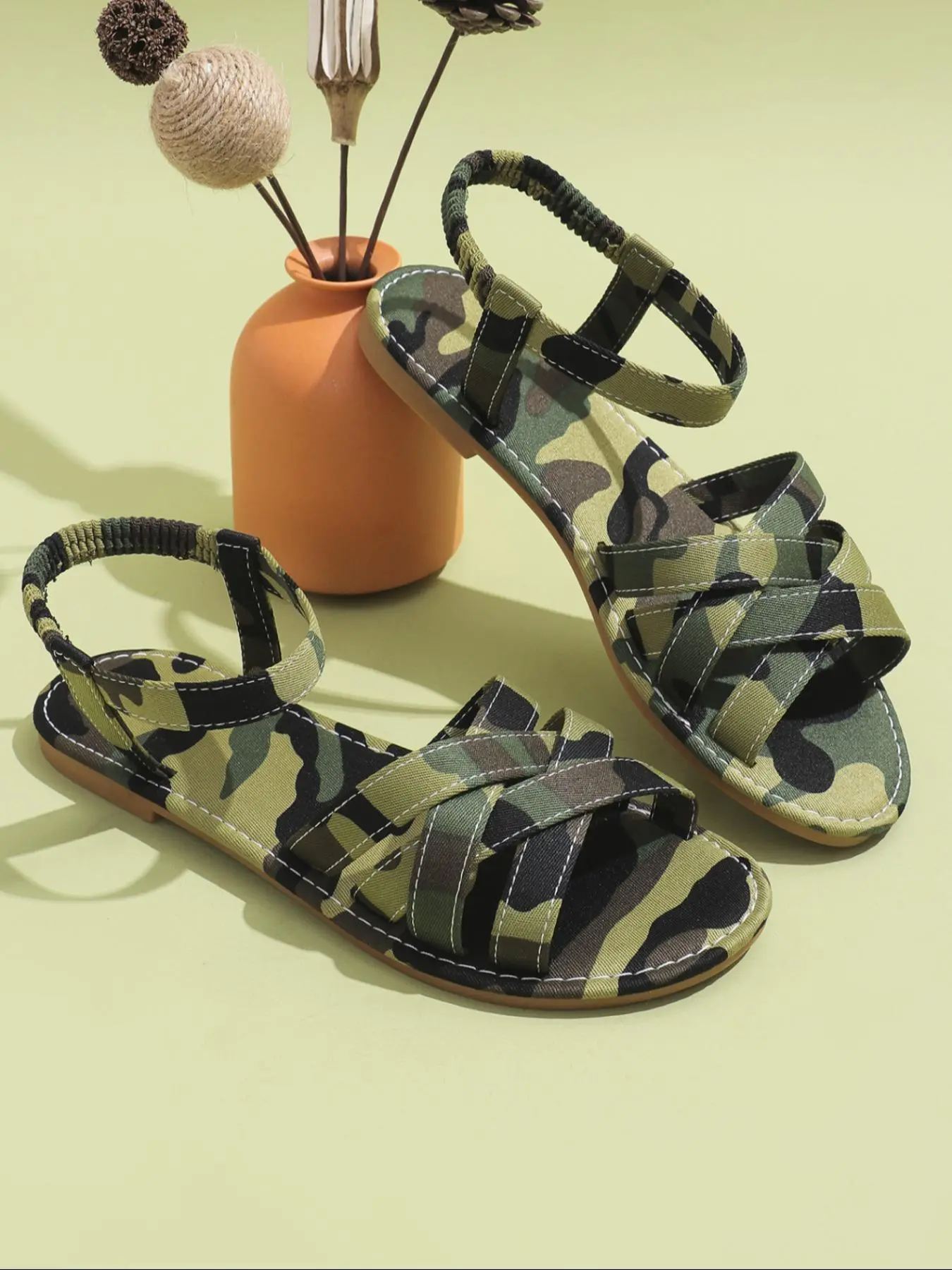 Women's Fashionable Camo Print Crossed Band Sandals, Casual Comfortable Flat Sandals for Summer, Lightweight Breathable Shoes for Daily Wear, Girl