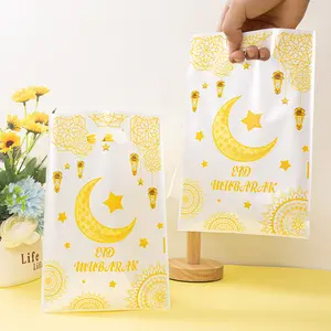 Eid Mubarak Plastic Gift Bag with Crescent Moon, Stars, and Lantern Design, Handheld Handle, Lightweight, Perfect for Ramadan Celebrations, Gift Packaging