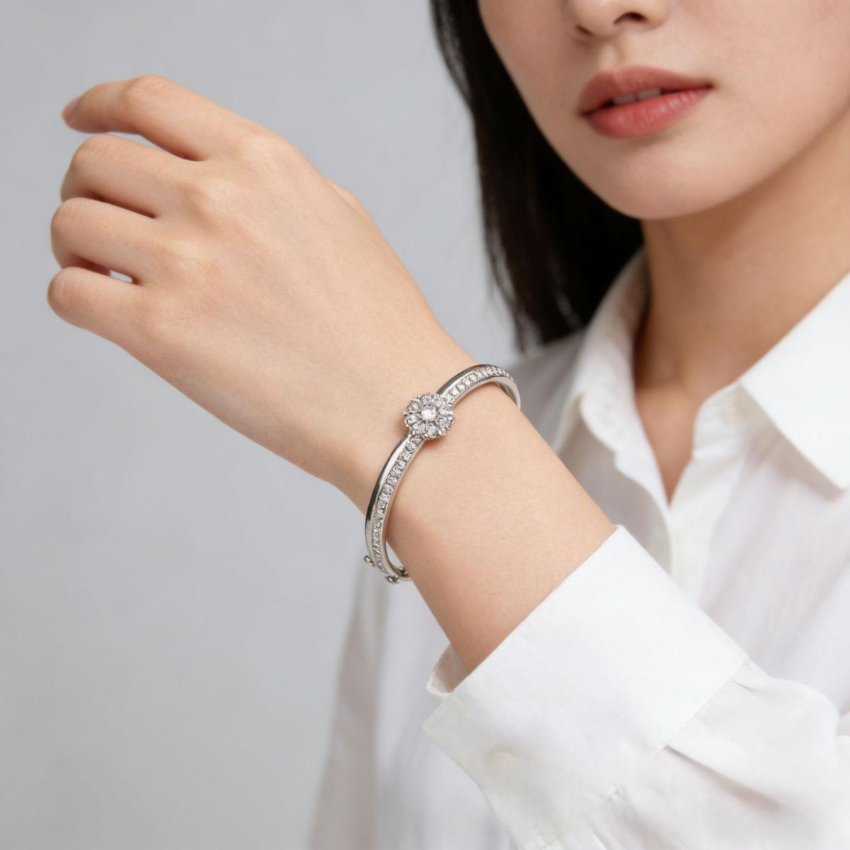 Luxury Round Center Stone Pavé Bangle Bracelet for Women, Elegant Polished Sparkle Hinged Bangle, Premium Statement Cuff Bracelet, Trendy Aesthetic Formal Jewelry, Timeless Anniversary Birthday Gift for Her