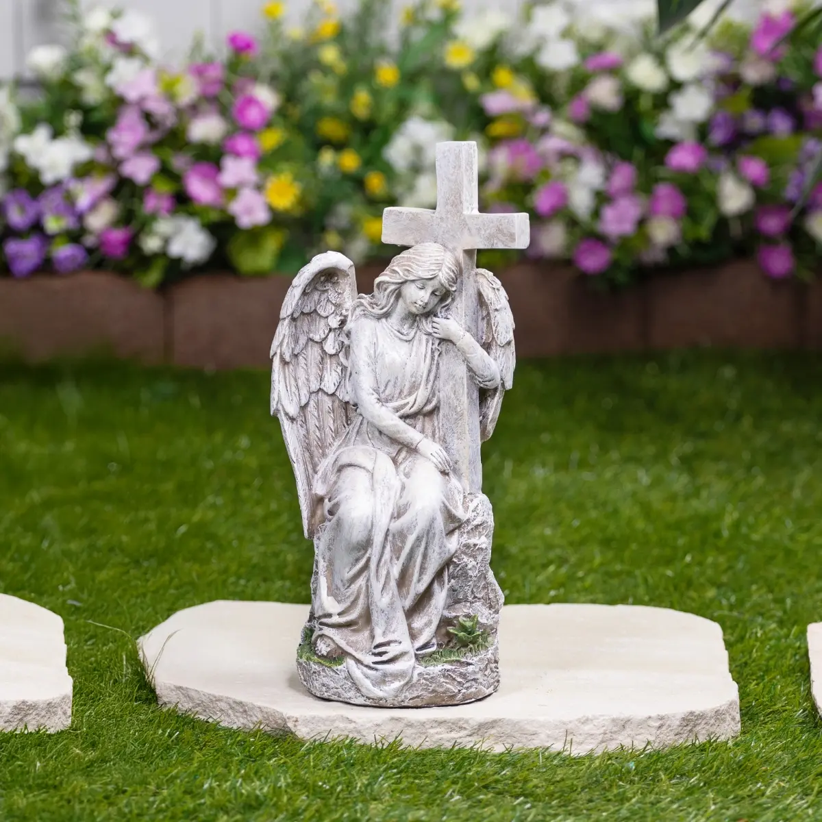 Northlight 35836013 Angel with Cross Memorial Statue - 13 in.