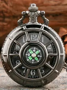 Fashion Hollow Compass Pocket Watch, Outdoor Creative Flip Cover Necklace Watch, Digital Quartz Watch for Men and Women, Gift Idea