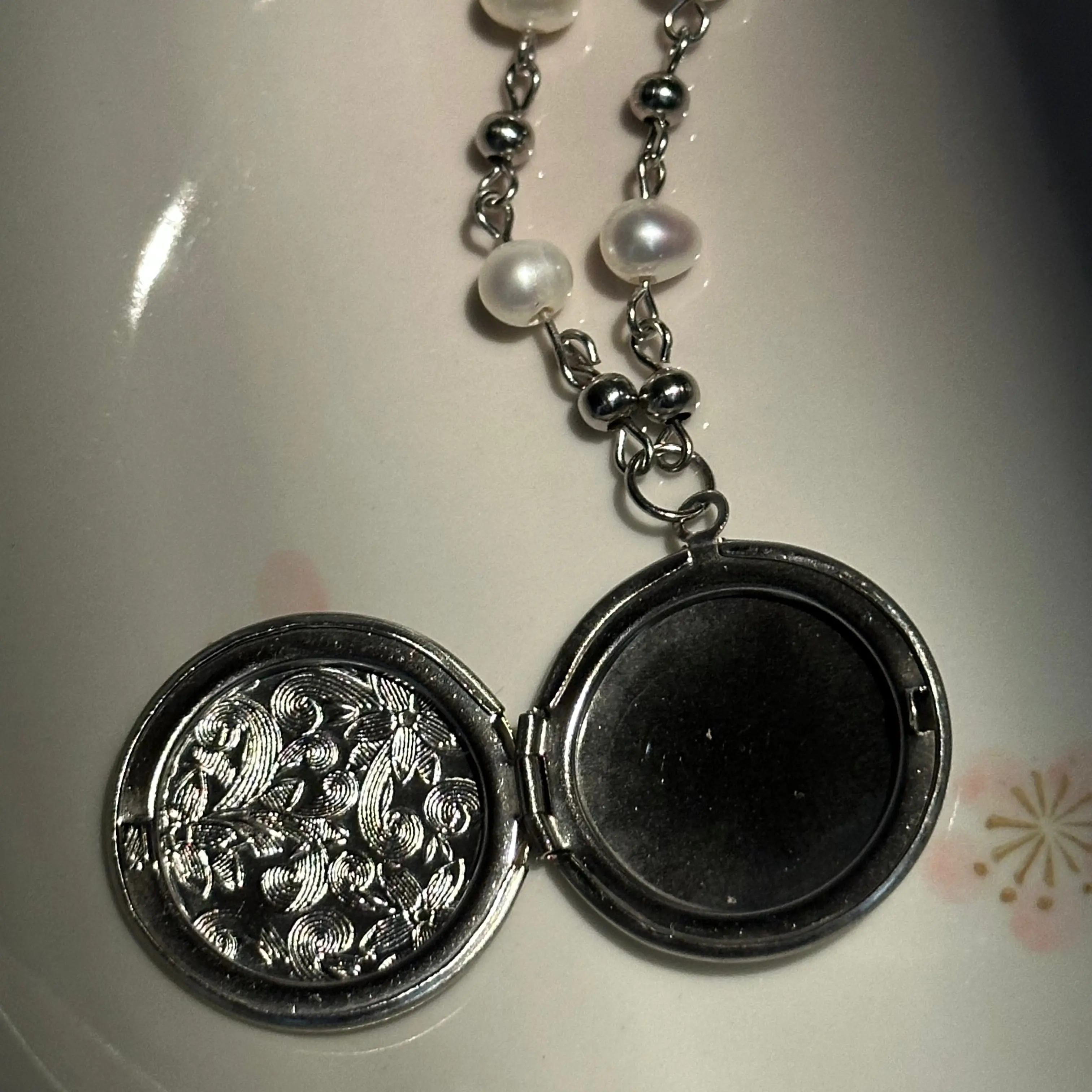 The Antique Circle Locket Necklace The Antique Circle Locket Necklace