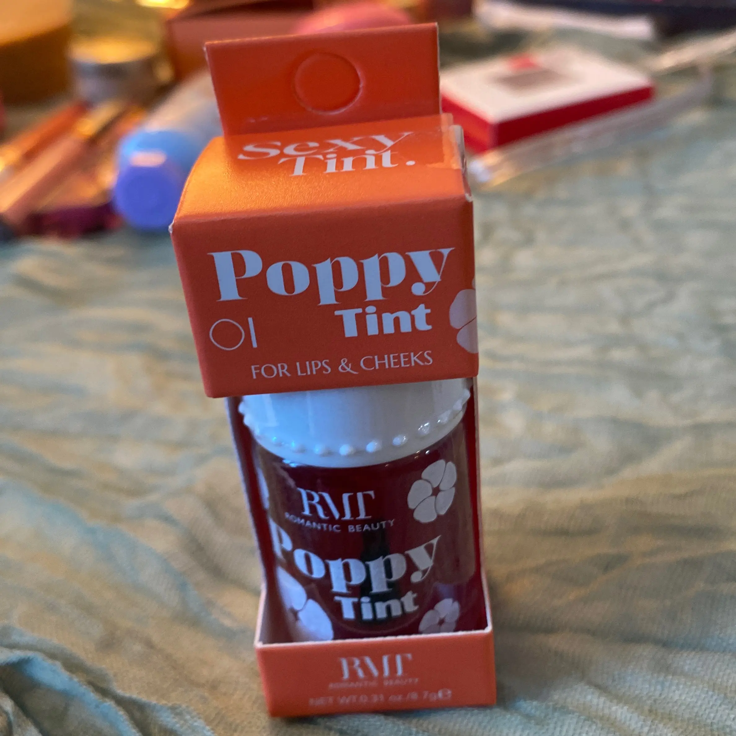 Poppy tint Poppy tint