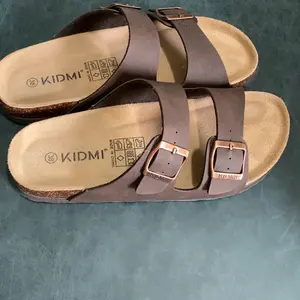 KIDMI Women Men Flat Sandals Cork Footbed Sandals With Support Arch Summer Beach Sandals Vacation Nonslip Men Sandals With Adjustable Buckle Straps Open Toe Slides Wtih Double Buckle Size 6-14