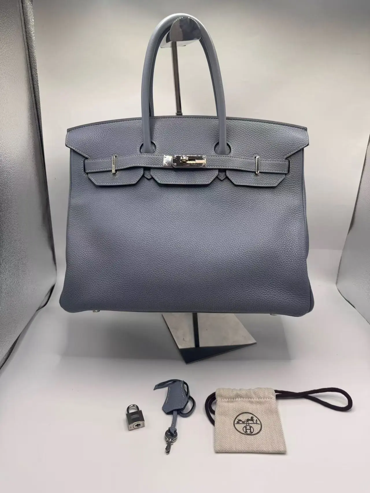 Pre-owned HERMÈS Birkin 35 in Linen Blue with Silver Hardware, stamped/engraved mark slightly faded, comes with original key and lock set, normal signs of wear, Togo leather.