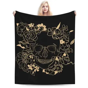 SoFt Flanel blanket with skull design, Fleece blanket, cozy and comFortable, decorative microFiber blanket For woMEN, children