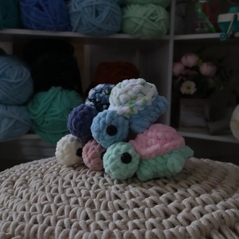 Mini crochet turtles