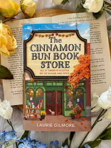 The Cinnamon Bun Book Store SPECIAL EDITION by Laurie Gilmore - Sprayed Edges & Beautiful Endpapers! [Hardback Book]