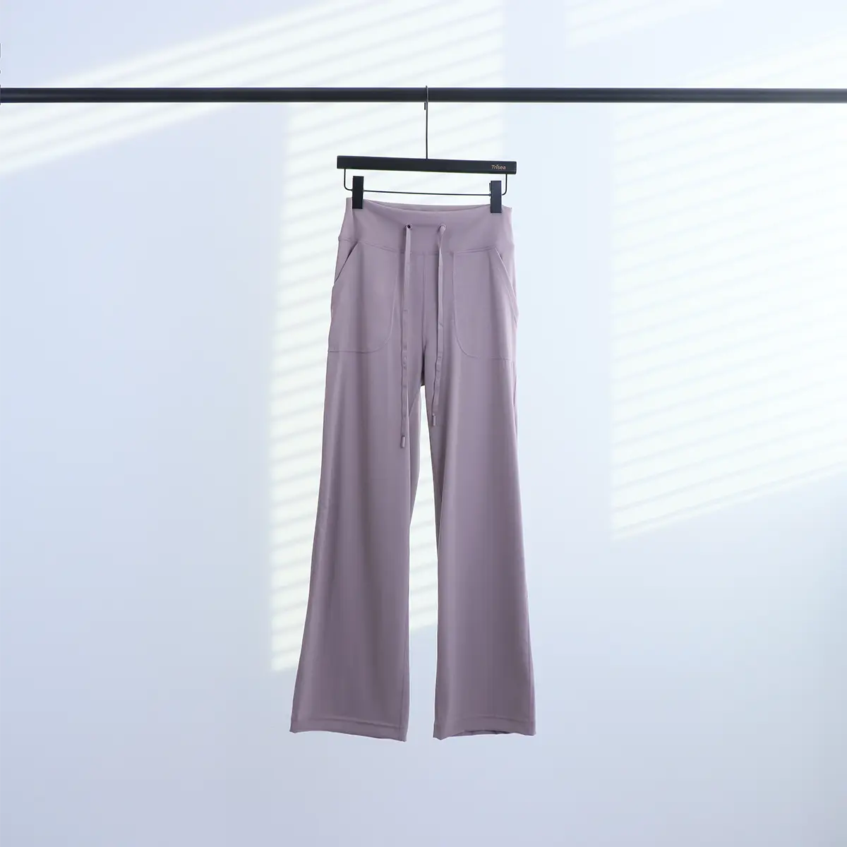 LULU Elegant Women's Straight-Leg Pants: A flattering, tailored fit perfect for both athletic and casual occasions, suitable for all seasons, and expertly crafted. LULU Elegant Women's Straight-Leg Pants: A flattering, tailored fit perfect for both athletic and casual occasions, suitable for all seasons, and expertly crafted.