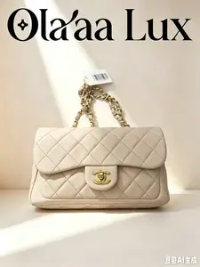 Pre-owned CHANEL Beige Lambskin Quilted Classic Flap Shoulder Bag