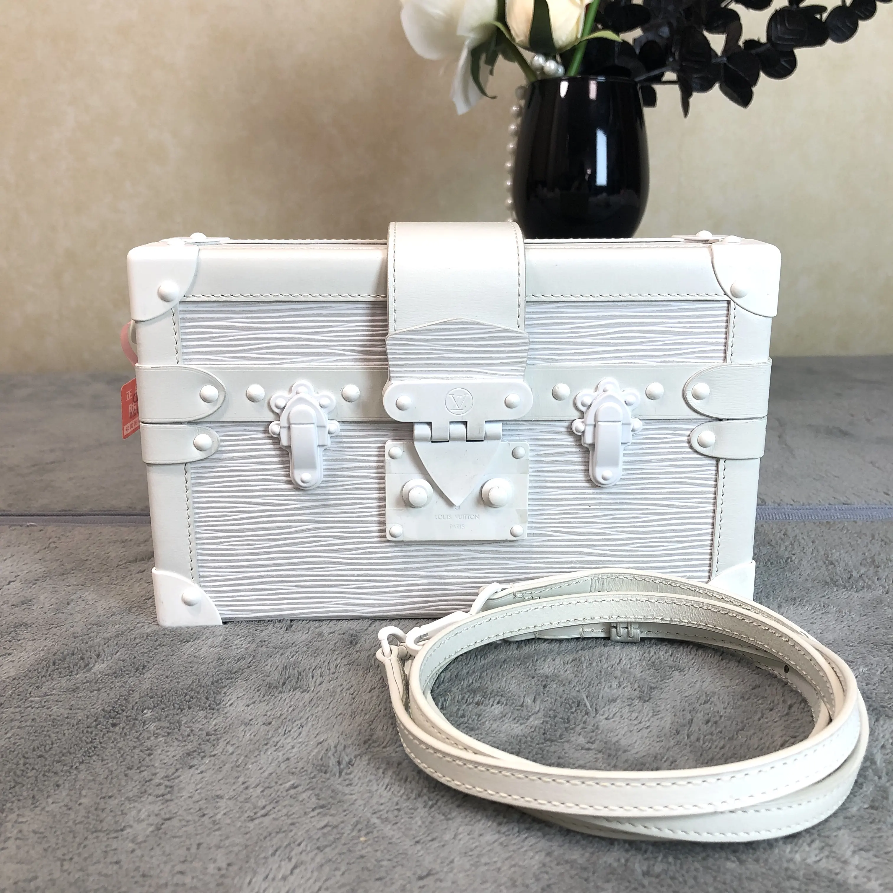 Pre-owned Louis Vuitton leather Crossbody Bags Petite Malle White Epi Crossbody Trunk Bag A1443
