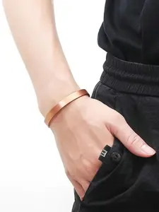 The vintage red copper magnet opening bracelet is suitable for daily wear, vacation dates, and other occasions, and is also a surprising and exquisite small gift