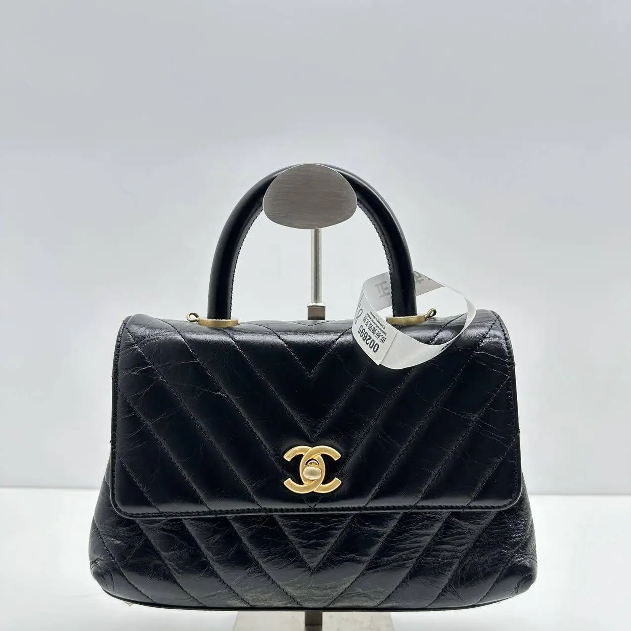 Pre-owned CHANEL Aged Calfskin Shoulder Bags Coco Handle Small Size Black Calfskin with Gold Hardware