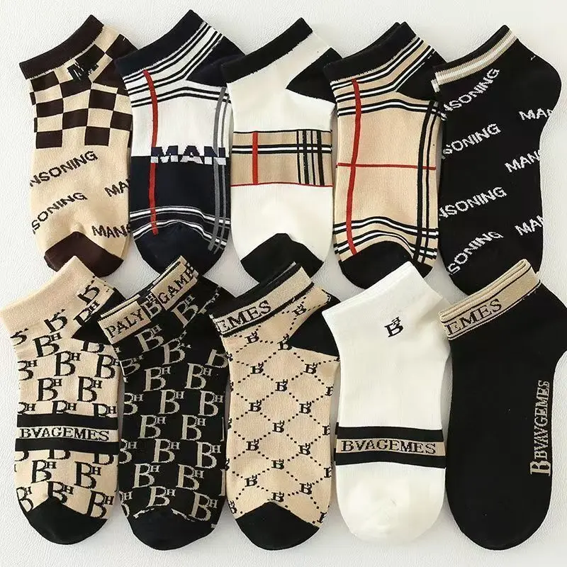 five pairs Cotton socks, stylish and versatile short socks for men and women, trendy and cool with high appearance value, odor-resistant, breathable, and invisible.