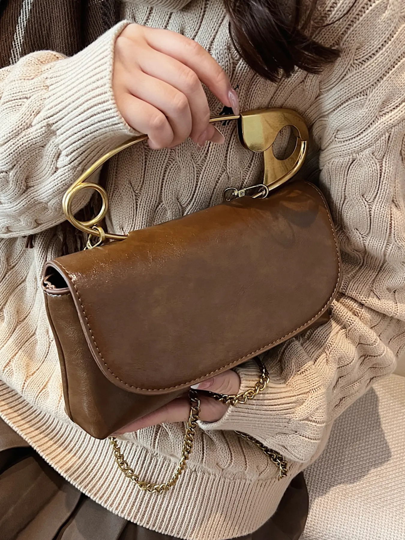 Retro fashion simple caramel metal buckle shoulder bag, niche texture design chain shoulder strap detachable, elegant and versatile shoulder bag, multi-color optional suitable for daily commuting, shopping and dating, Crossbody Shoulder Purses