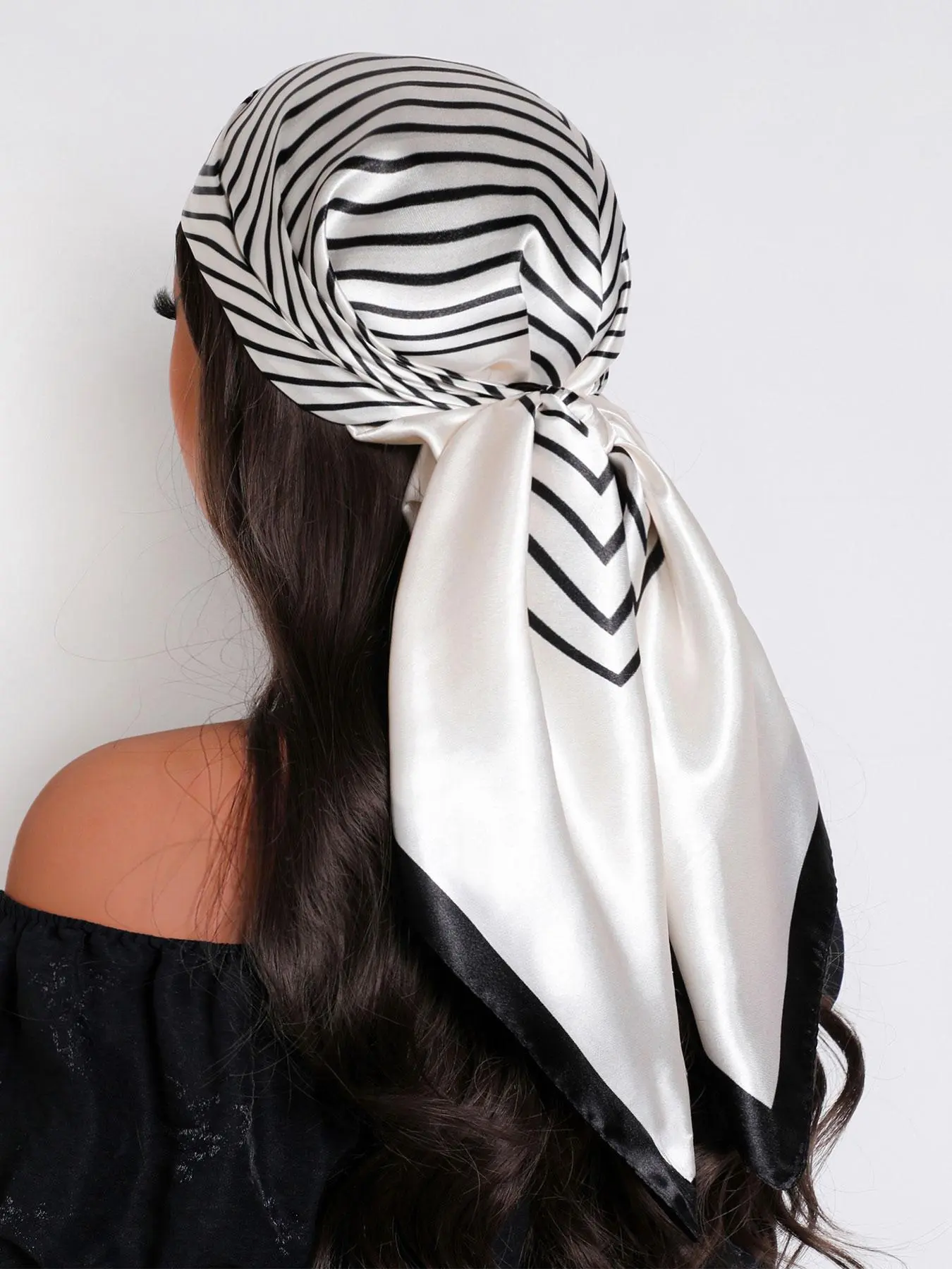 Elegant 35.4 Inch Women's Geometric Pattern Head Scarf, Stylish Silk Feel Wrap for Everyday Wear, Perfect Accessory for Any