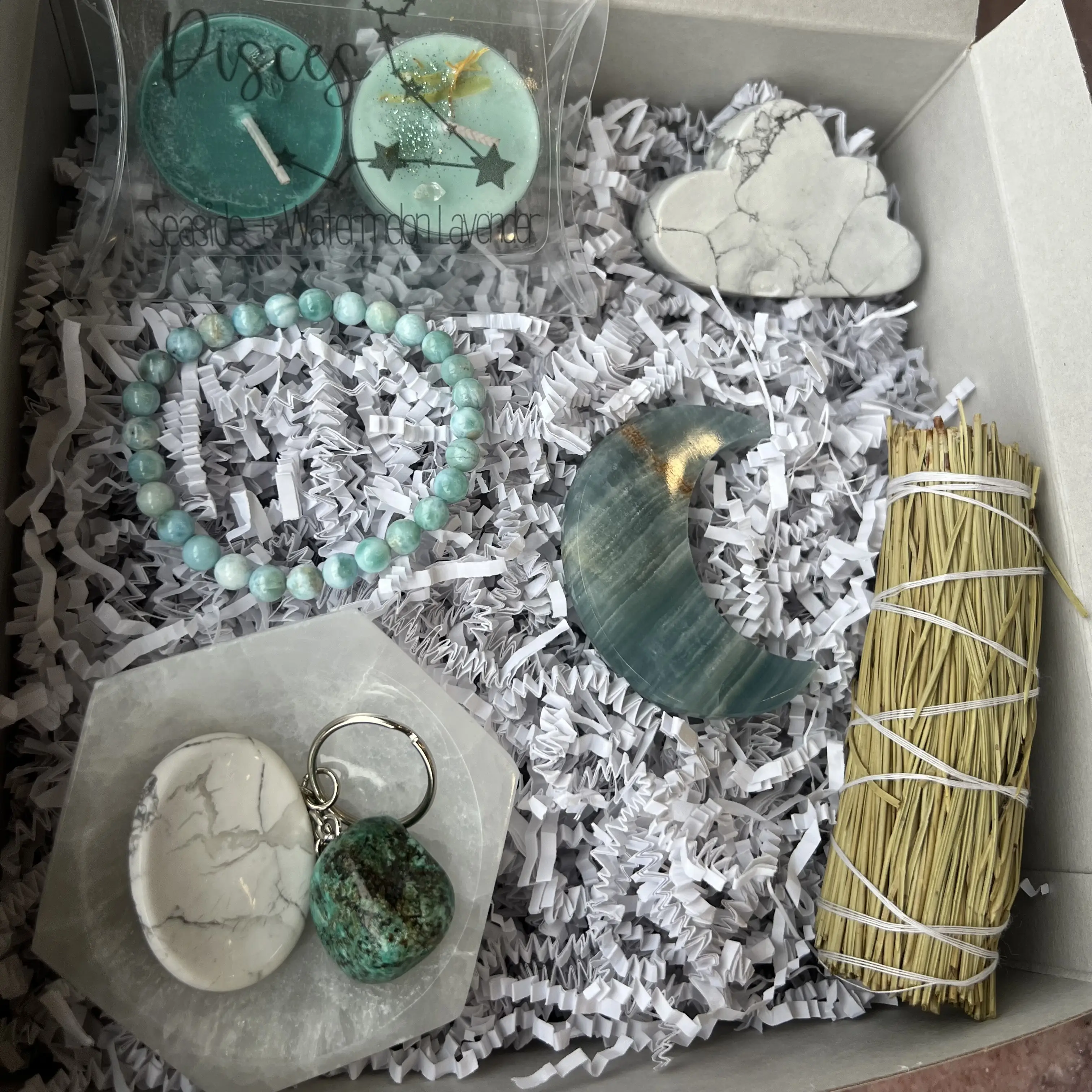 Intuitive Crystal Box - High-Quality Selection of Items with Elegant Design