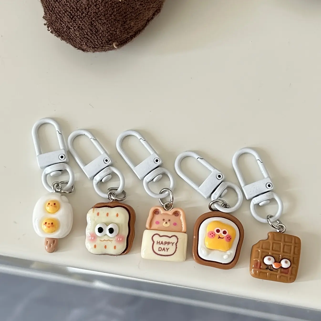 1/5Pcs Cute cartoon expression keychain accessories, featuring cookies and toast, very suitable for couples, friends, or as a gift for students.
