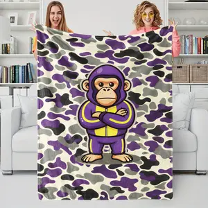 Bape ABC Camouflage Print Blanket, Flannel Blanket, Classic Brand, Iconic Ape Head Logo, Soft and Comfortable, Street Style Suitable for Sofa and Bedroom Decoration, An Ideal Gift for Street Fashion Enthusiasts, Suitable for All Seasons