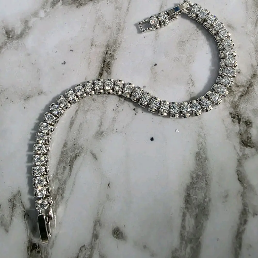 Silver-Tone Rhinestone Costume Bracelet for Women, Elegant 7.5 Inch Jewelry with Removable Clasp for a Sparkling Look, Sparkle, Removable Closer, Casual, Rhinestones, Up To 7 Inches, Sparkly Stones, 7.5 In Bracelet, Formal Wear Jewelry, Wrist Up To 7 Inch